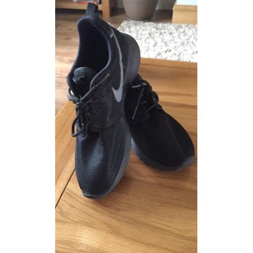 nike roshe one black & grey