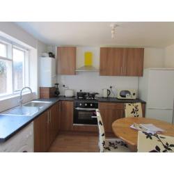 DOUBLE ROOMS AVAILABLE FOR RENT IN PLASTOW NEAR STATION**NO DEPOSIT REQUIRED AVAIABLE 16/06/2016
