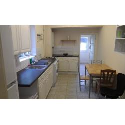 COSY ROOM IN A QUIET HOUSE MINS TO TOOTING BROADWAY STATION