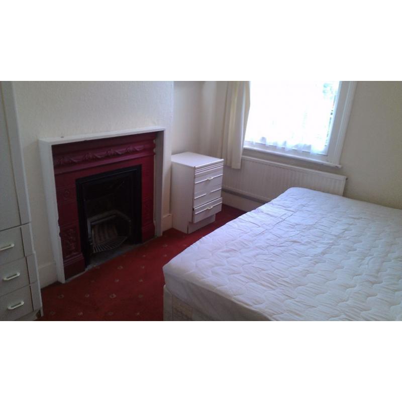COSY ROOM IN A QUIET HOUSE MINS TO TOOTING BROADWAY STATION