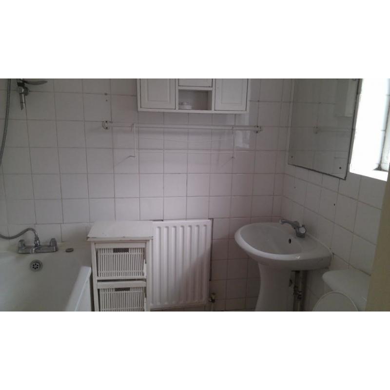 COSY ROOM IN A QUIET HOUSE MINS TO TOOTING BROADWAY STATION