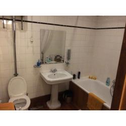 Big double room for couple or single person is available in Sutton area