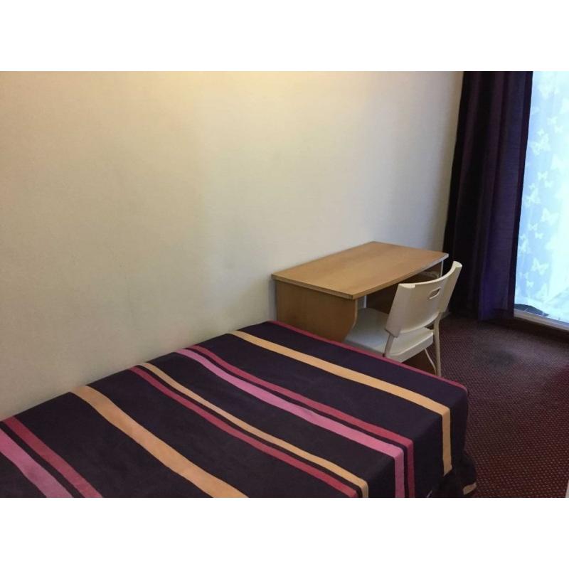 Single Room available - ALL BILLS INCLUDED - NOW ZONE 2