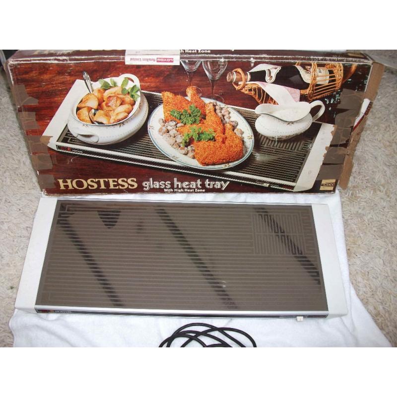 HOSTESS Glass heat tray with rapid heat area.