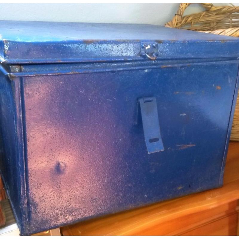 CHESTS/SUITCASES/TRUNKS