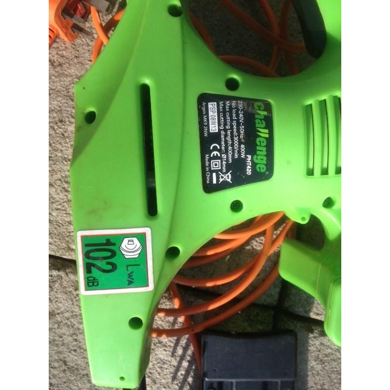 Electric hedge trimmer