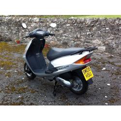 Honda Lead Scooter, SCV100, Reg. 2005