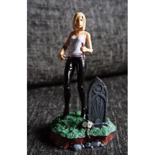 BUFFY THE VAMPIRE SLAYER - action figure - RARE short hair variant