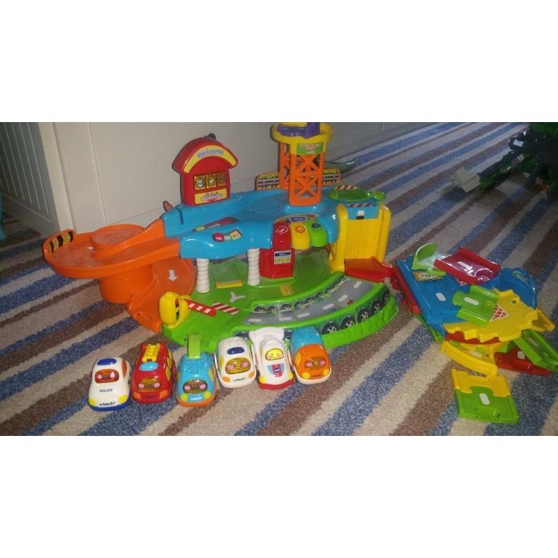 Vtech toot toot garage, 6 vehicles and extra track