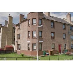 I have a 2 double bedroom 2nd floor flat I would like a large 1 bed boxroom/ 2 bed ground floor flat