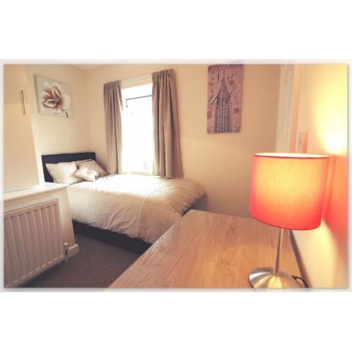 Lovely Single & Double rooms available in Conisbrough!