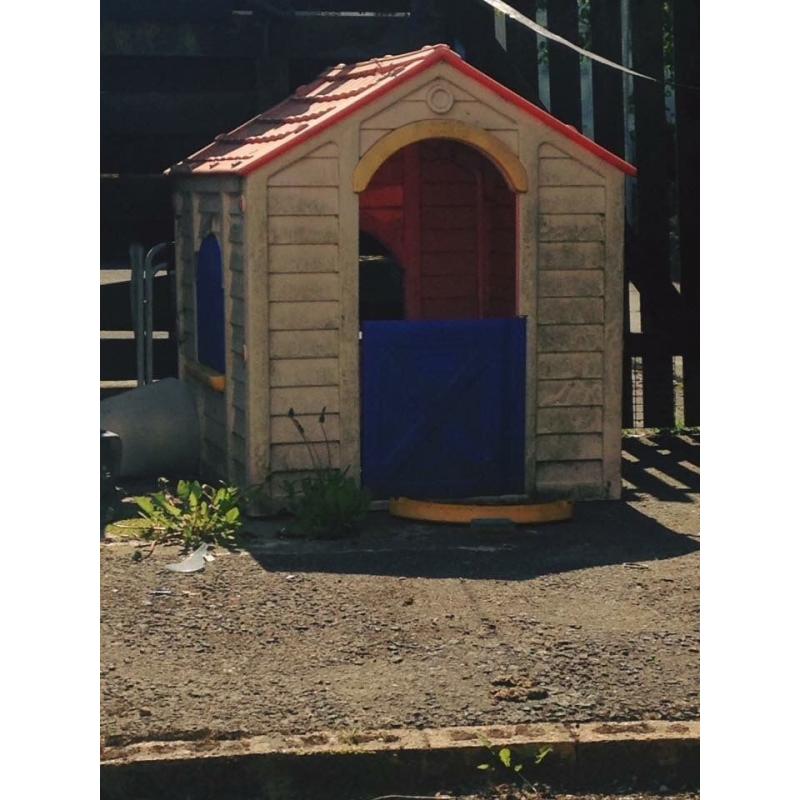 Small kids playhouse