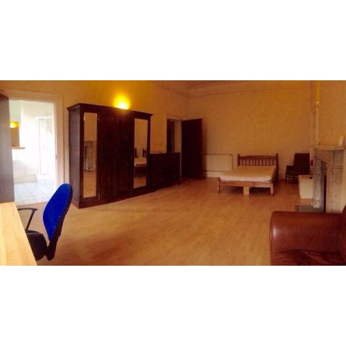 HUGE CITY CENTRE FLAT - TWO BEDROOMS AVAILABLE FOR COUPLE AND SINGLE OCCUPANCY