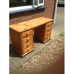 Lovely solid pine kneehole dressing table