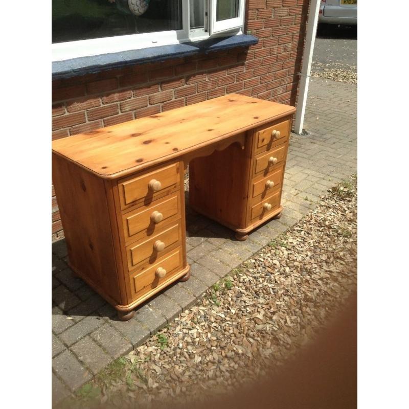 Lovely solid pine kneehole dressing table