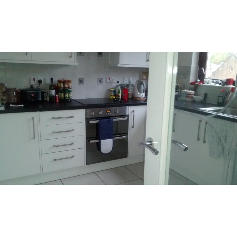 Flatshare available in centrally located flat