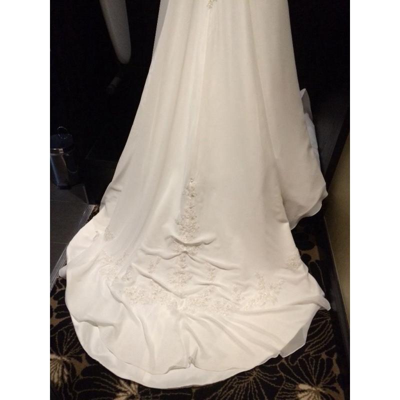 Ivory wedding dress