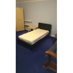 RENT - FLATSHARE (Double Room - Student only)