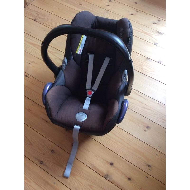 Maxi Cosi CabrioFix stage 0 car seat & newborn insert & mirror
