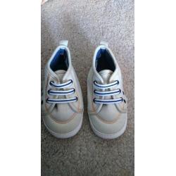 Brand new baby boys Rocha little Rocha pram shoes 9-12 months