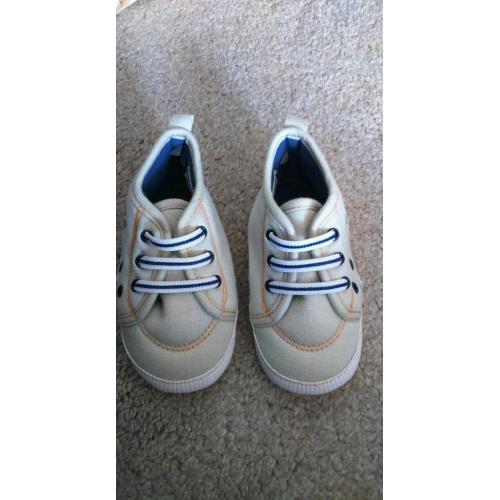 Brand new baby boys Rocha little Rocha pram shoes 9-12 months