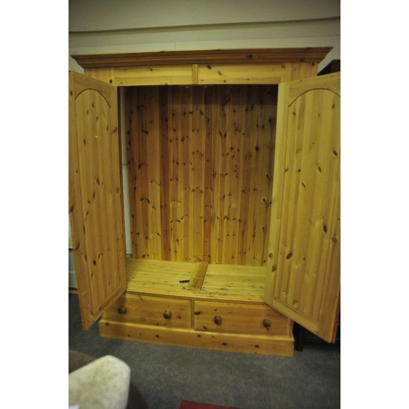 Pine double wardrobe with storage (G0814)