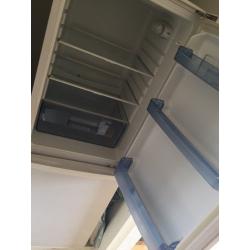 White LIKE NEW fridge/freezer
