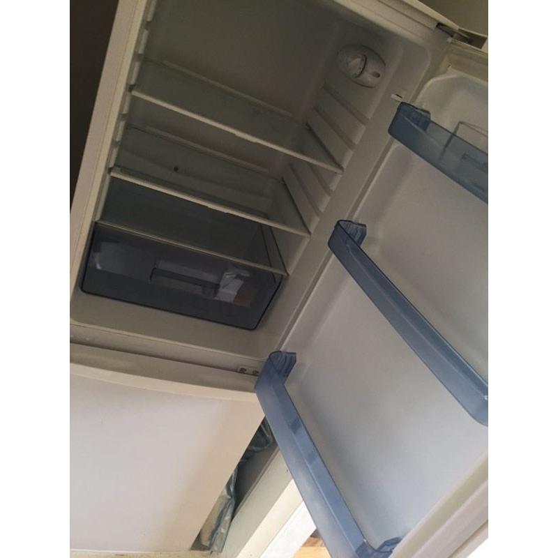 White LIKE NEW fridge/freezer