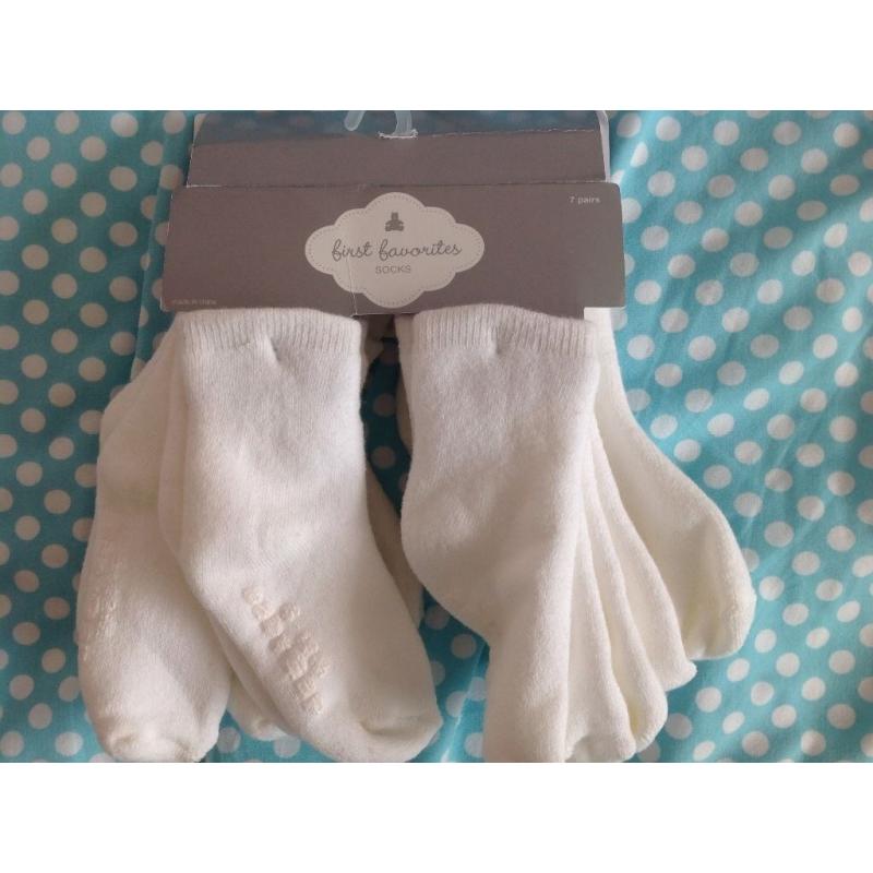 Baby Gap socks - BNWT - size 6-12 months