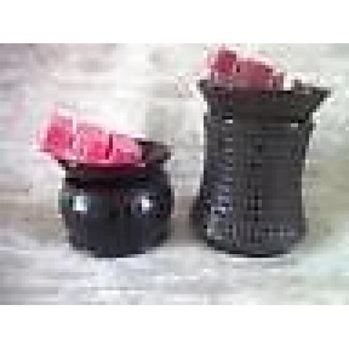 2 ELECTRIC SCENSTY WAX WARMERS(NOT CANDLES NO FLAME) AND WAX EX CON USED A FEW TIMES SMOKE FREE HOME