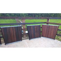 10 Monarch stable hay feeders