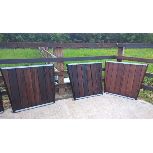 10 Monarch stable hay feeders