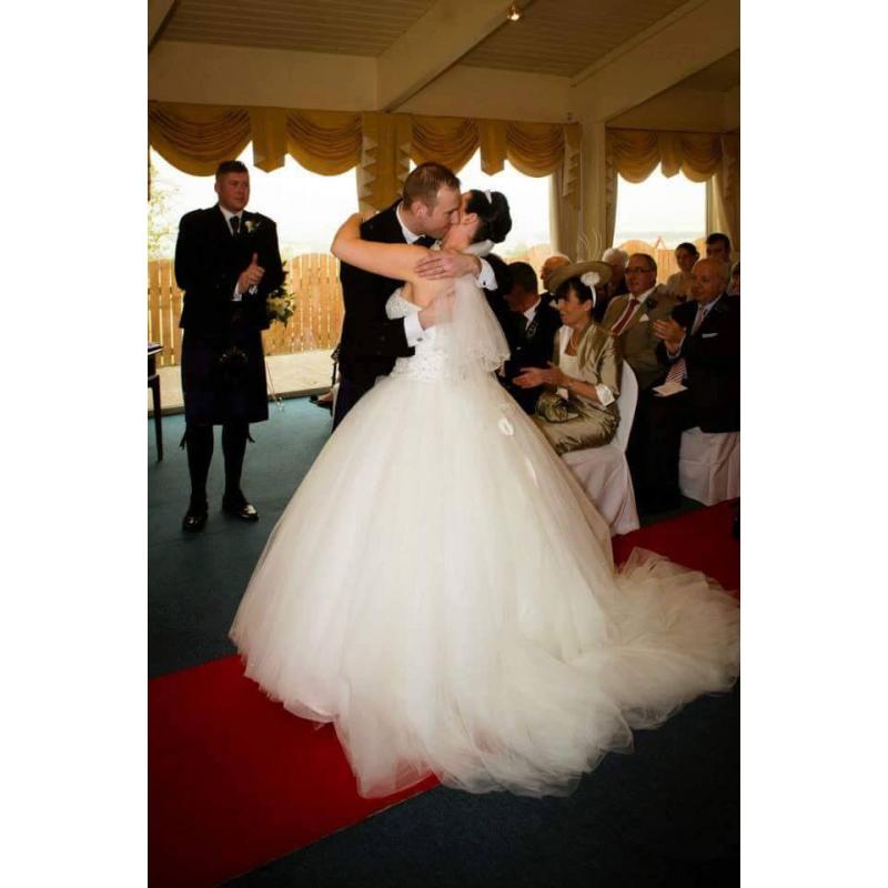 JUSTIN ALEXANDER WEDDING DRESS SIZE 12 STYLE 8158 - RECENTLY DRY CLEANED