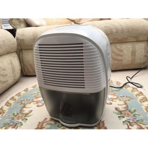 DeLonghi DEM10 Compact Dehumifier 10L