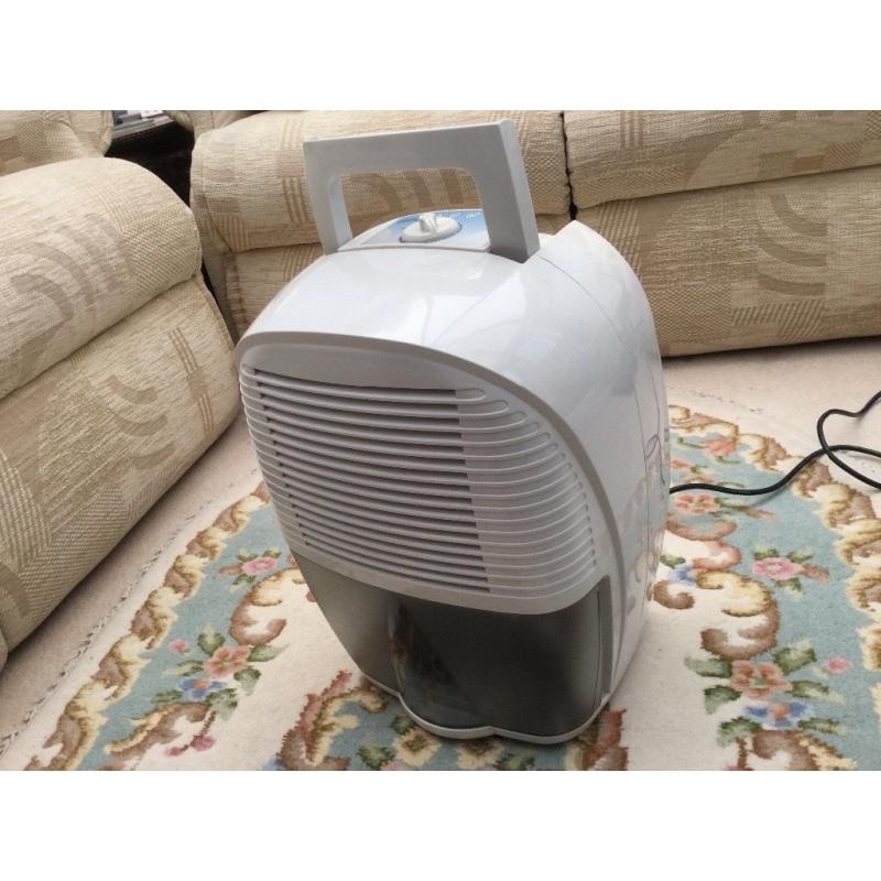DeLonghi DEM10 Compact Dehumifier 10L