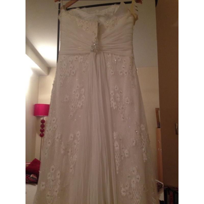 Beautiful & new with tags Alfred Sung lace wedding dress with train and lace bolero - make an offer!