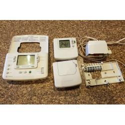 Honeywell sundial RF2 wireless central heating thermostat set.