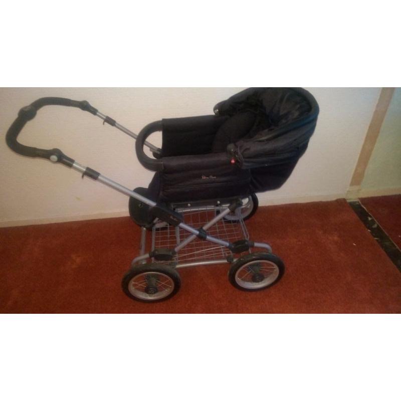Silver Cross Sleepover Deluxe pram & Moses basket sytem