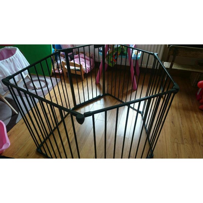 Babydan room divider/ playpen/ fireguard