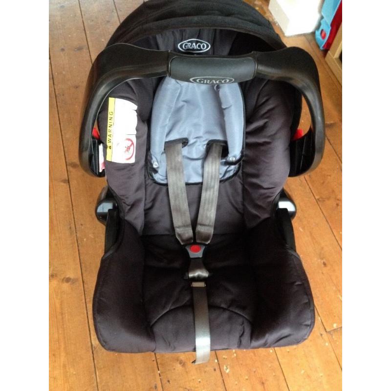 Graco junior group 0+ car seat and car seat base.