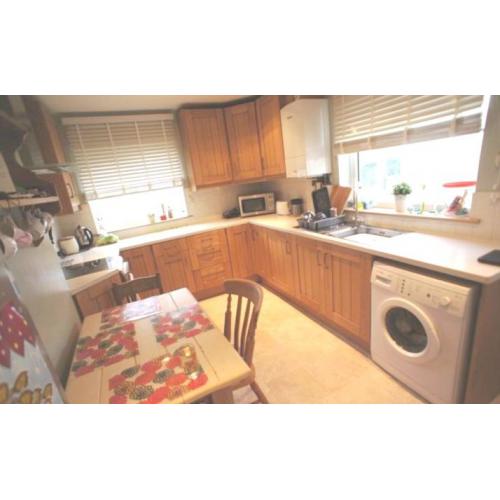 Double room to rent in a 4-bed house in Cathay's, Cardiff.