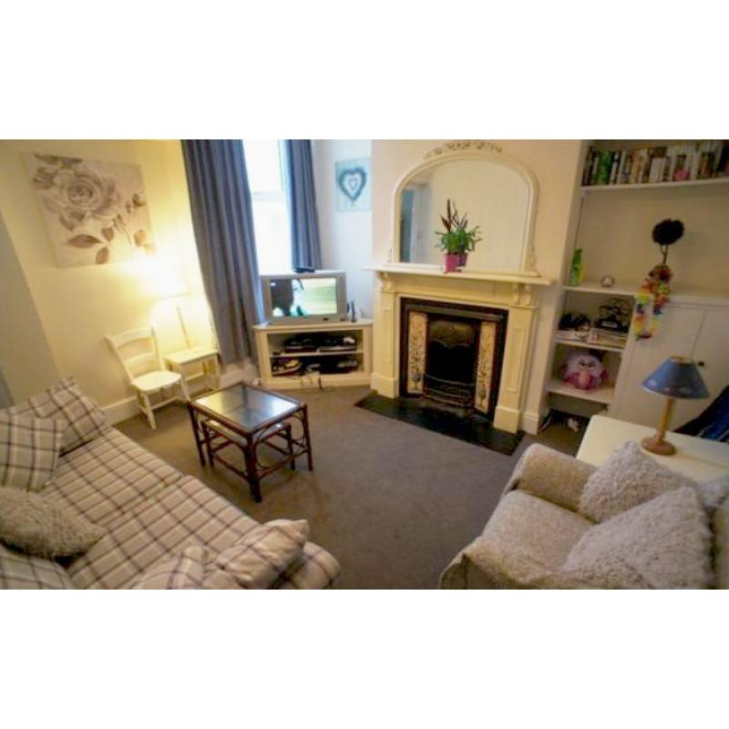 Double room to rent in a 4-bed house in Cathay's, Cardiff.