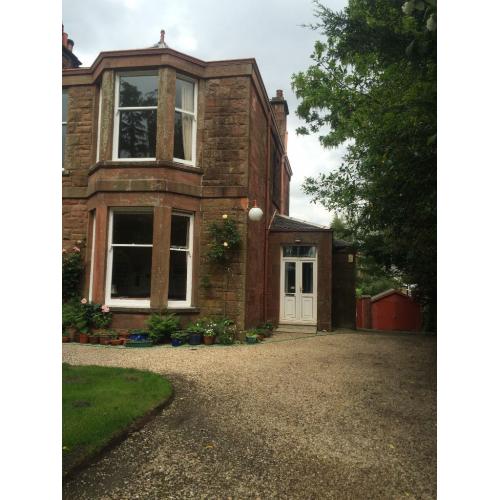 Lovely Room in a secure Victorian house with secluded garden