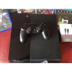 PlayStation 4. with 14 top games*FULLY BOXED*