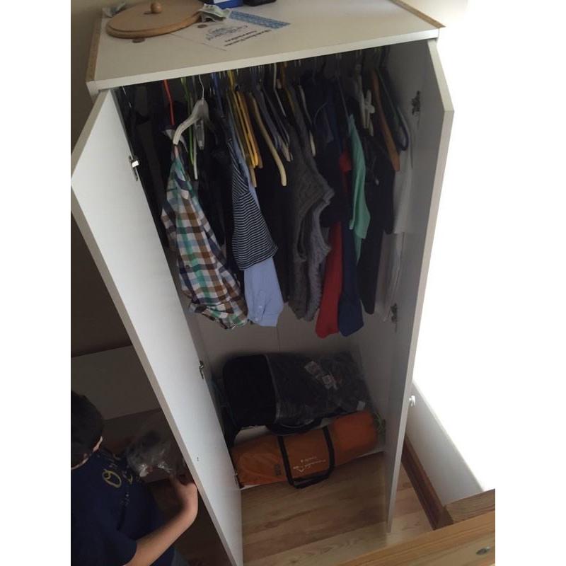 Wardrobe and chest drawers