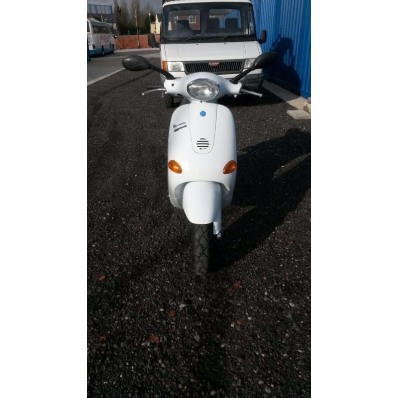 Vespa et2 50cc scooter