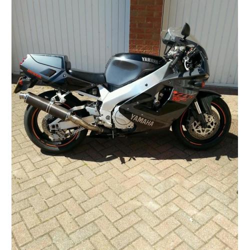 YAMAHA YZF 750