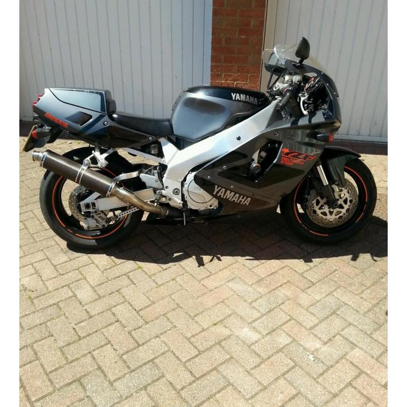 YAMAHA YZF 750