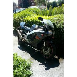 YAMAHA YZF 750