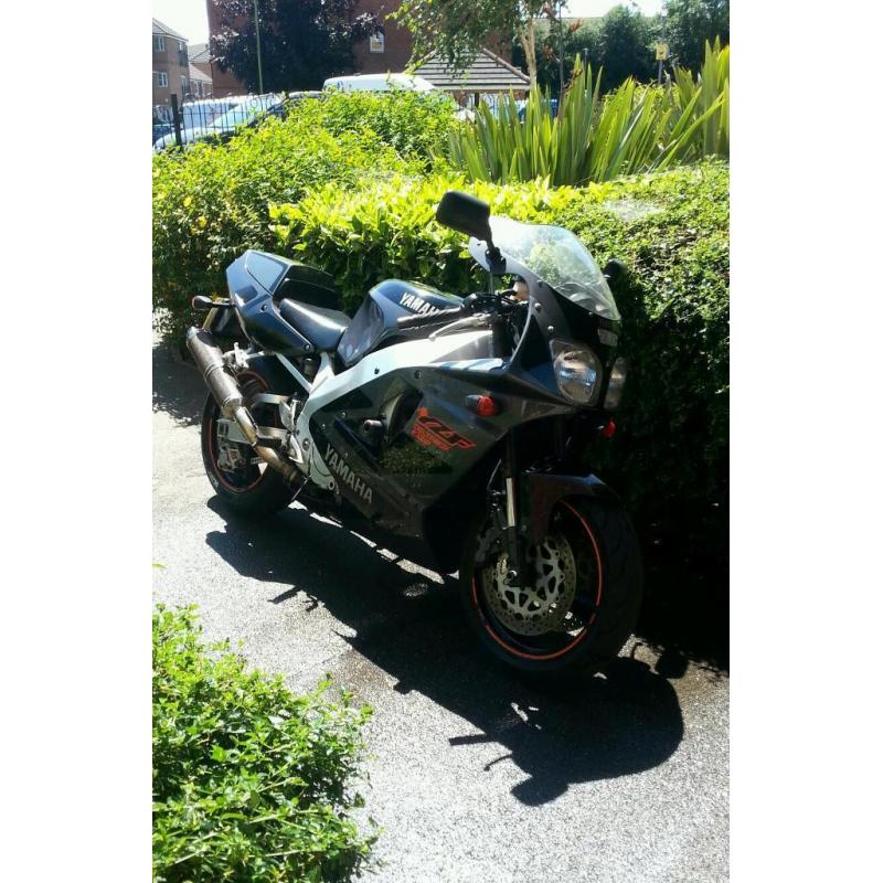YAMAHA YZF 750